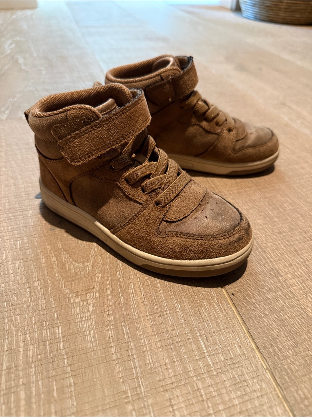 Kids High-Top Casual Sneakers in Brown